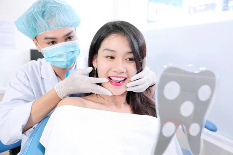 Rong huyết, đau bụng hạ vị, nữ bệnh nhân phát hiện mang t...
